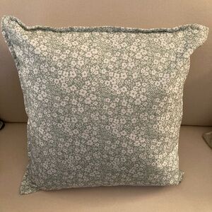 NWOT Floral Green/White Throw Pillow